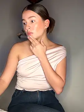 Snapshot of Talia_Bonet chatting on February 4, 2026, 1:17 pm Talia Bonet online show from February 4, 2026, 1:17 pm