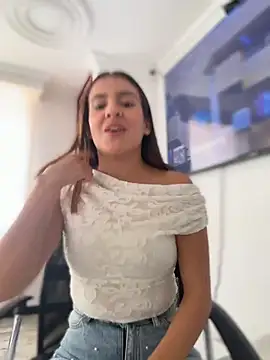 Snapshot of Talia_Bonet chatting on March 28, 2026, 5:45 pm Talia Bonet online show from March 28, 2026, 5:45 pm