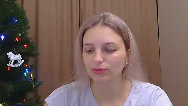 ElisSky301 online show from December 16, 2025, 9:20 pm