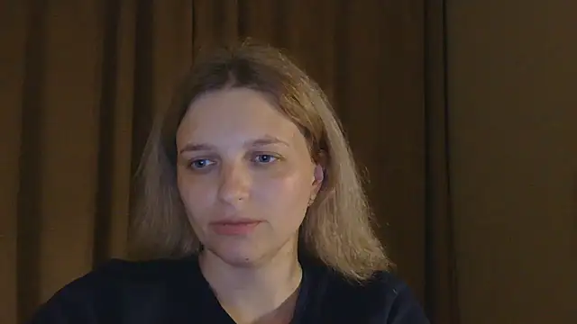 ElisSky301 online show from May 18, 2026, 7:52 pm