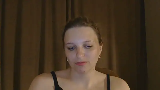 ElisSky301 online show from May 23, 2026, 8:13 pm