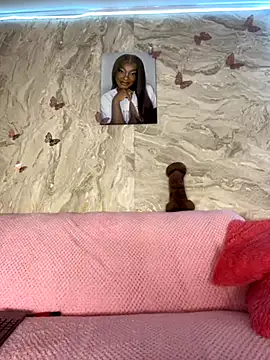 ezlyne-01 online show from November 15, 2025, 12:08 am