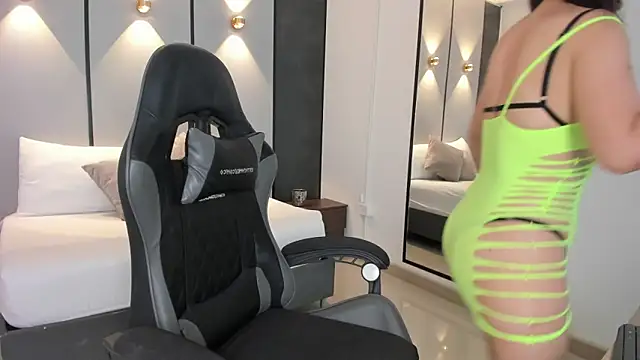 mia collins96 online show from March 1, 2026, 2:24 am