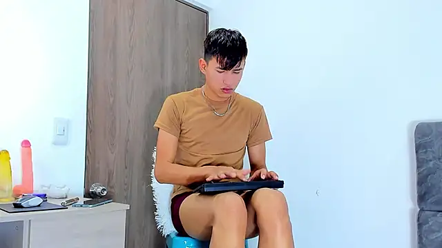 Nicolas Torres  online show from November 12, 2025, 4:24 am