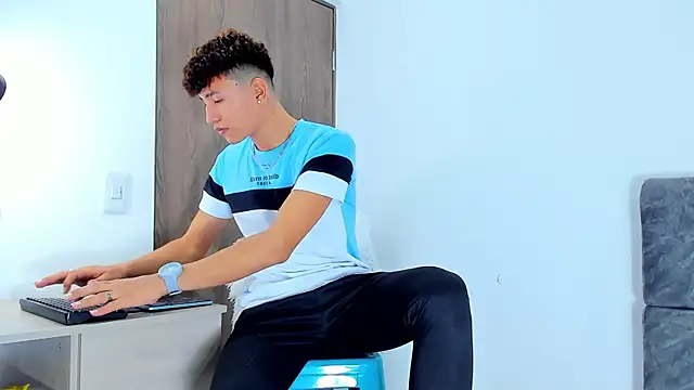 Nicolas Torres  online show from November 19, 2025, 4:01 am