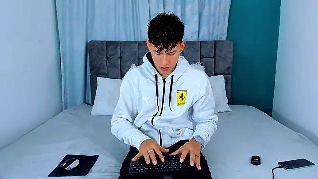 Nicolas Torres  online show from November 21, 2025, 4:00 am