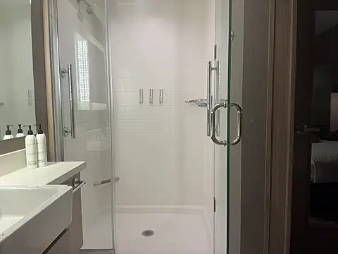 bobbyatx online show from December 1, 2025, 7:24 am