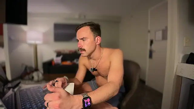 bobbyatx online show from December 3, 2025, 7:05 am