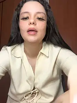 Snapshot of Selena_Roa chatting on March 7, 2026, 2:25 pm Selena Roa online show from March 7, 2026, 2:25 pm