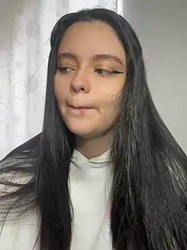 Snapshot of Selena_Roa chatting on March 27, 2026, 2:39 pm Selena Roa online show from March 27, 2026, 2:39 pm