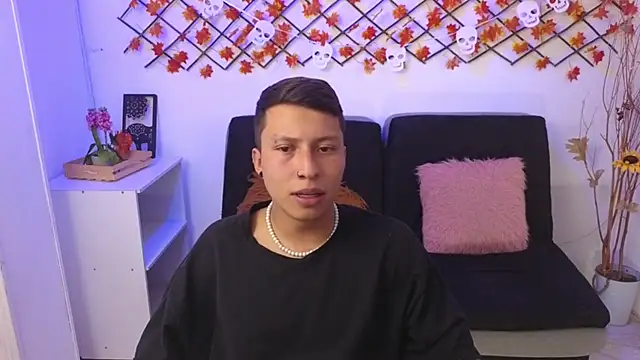 Snapshot of Martin_West chatting on October 23, 2025, 11:46 pm Martin West online show from October 23, 2025, 11:46 pm