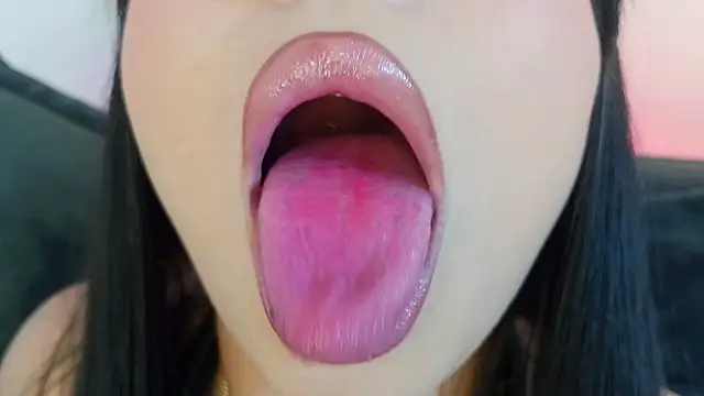 mia roux1 online show from April 24, 2026, 11:29 pm