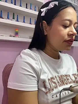 PaulaCruz01 online show from October 25, 2025, 4:24 pm