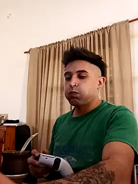 Snapshot of EliNico20x chatting on October 22, 2025, 2:06 pm EliNico20x online show from October 22, 2025, 2:06 pm