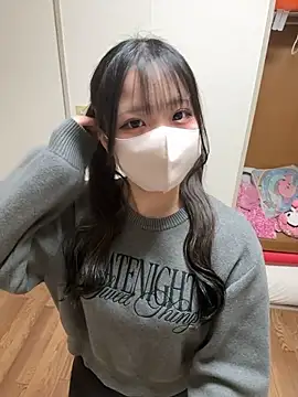 pomu chan online show from February 7, 2026, 12:42 pm