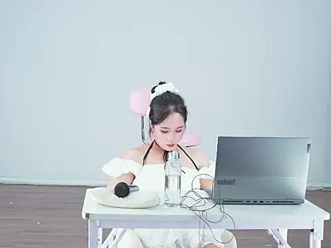 Snapshot of Aidou-piaopiao chatting on October 22, 2025, 7:02 pm Aidou-piaopiao online show from October 22, 2025, 7:02 pm