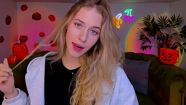 sassy cutie online show from November 10, 2025, 6:01 am