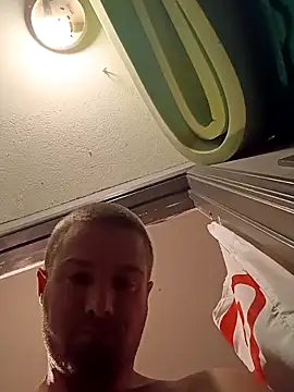 DadDDick925 online show from October 27, 2025, 2:43 pm