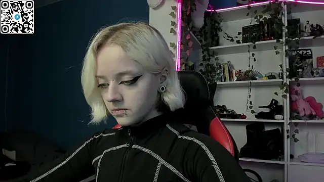 Holy Mistress S online show from December 5, 2025, 10:13 am