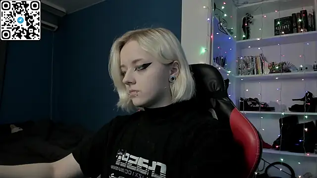 Holy Mistress S online show from December 16, 2025, 9:36 am