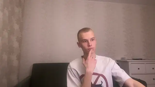 Snapshot of LukaBS1 chatting on October 28, 2025, 5:04 pm LukaBS1 online show from October 28, 2025, 5:04 pm