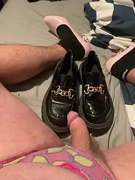 fortheloveofheels74 online show from October 27, 2025, 10:25 pm