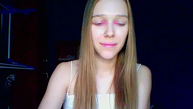 Snapshot of mari_martin chatting on November 7, 2025, 12:05 pm mari martin online show from November 7, 2025, 12:05 pm