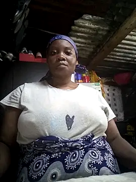 Snapshot of blackbeautyxx92 chatting on October 23, 2025, 7:18 am blackbeautyxx92 online show from October 23, 2025, 7:18 am