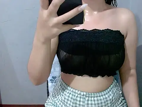 Skinny Jean18xxx online show from May 7, 2026, 12:21 pm