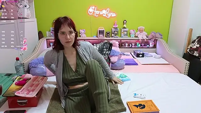  HeraLuna  online show from February 3, 2026, 9:31 pm