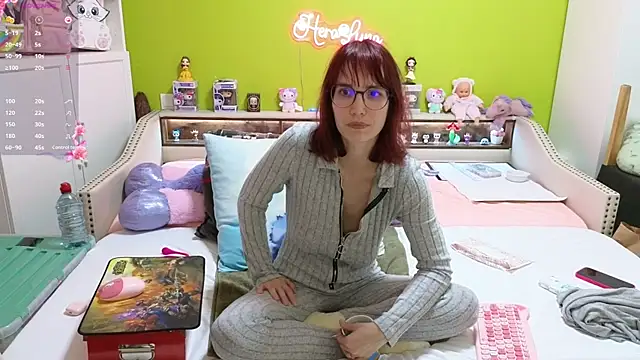  HeraLuna  online show from March 3, 2026, 9:10 pm