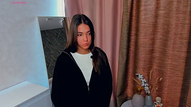 Snapshot of TrudyKeehn chatting on October 22, 2025, 6:24 am TrudyKeehn online show from October 22, 2025, 6:24 am