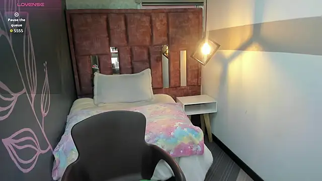 Alice  Morgan  online show from December 18, 2025, 11:27 am