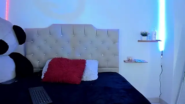 Snapshot of eimyy_rouse chatting on February 13, 2026, 8:49 pm eimyy rouse online show from February 13, 2026, 8:49 pm