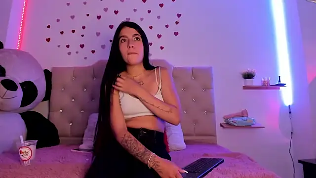 Snapshot of eimyy_rouse chatting on March 4, 2026, 8:26 pm eimyy rouse online show from March 4, 2026, 8:26 pm