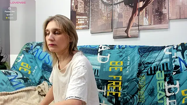 Snapshot of Tenderly_Sophie chatting on April 10, 2026, 1:33 am Tenderly Sophie online show from April 10, 2026, 1:33 am