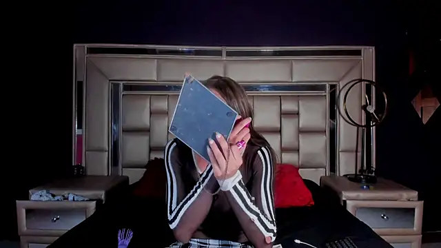 ChloeMendez online show from January 17, 2026, 11:48 am