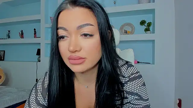 juliexxx online show from November 1, 2025, 8:00 pm