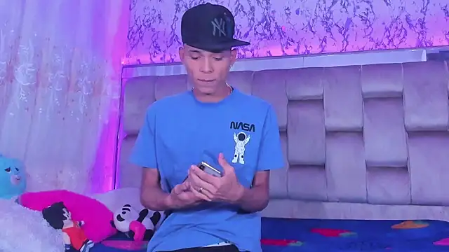 boyswantingplay online show from November 13, 2025, 4:44 am