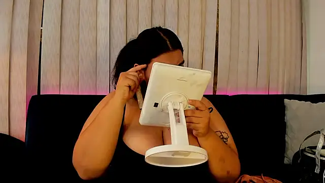 kendra crow online show from December 20, 2025, 12:23 pm