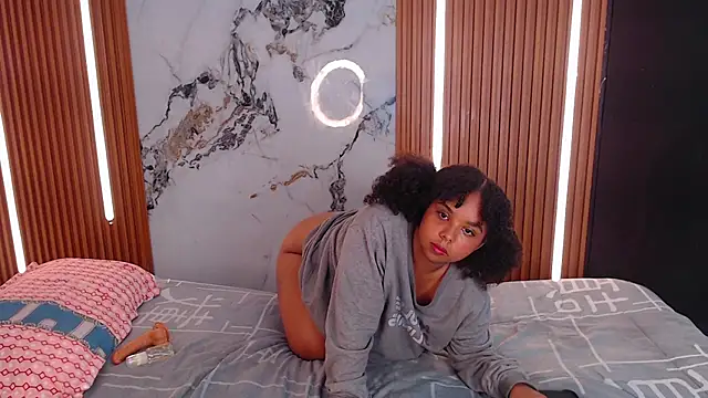 rosselyn  online show from January 14, 2026, 12:38 am