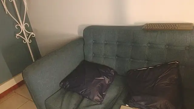 Samantha  Benet online show from November 10, 2025, 8:19 pm