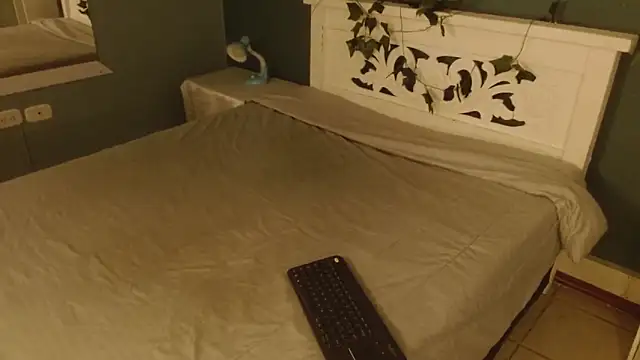 Samantha  Benet online show from November 18, 2025, 7:40 pm