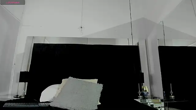 Snapshot of EmmadaSilva chatting on May 15, 2026, 7:04 am EmmadaSilva online show from May 15, 2026, 7:04 am