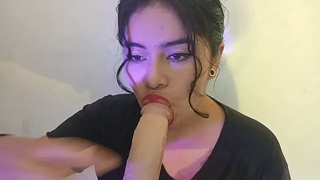 Magic Alicee  online show from November 9, 2025, 8:51 pm