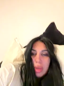 IsaBebe online show from November 3, 2025, 3:02 pm