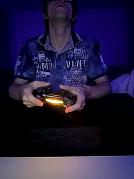 StephPra94 online show from October 25, 2025, 10:37 pm