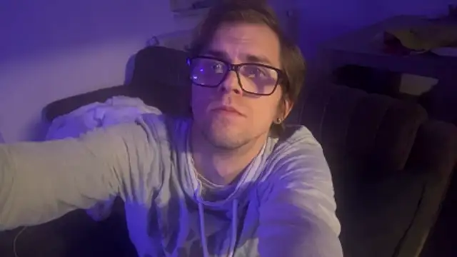 StephPra94 online show from November 8, 2025, 9:35 pm