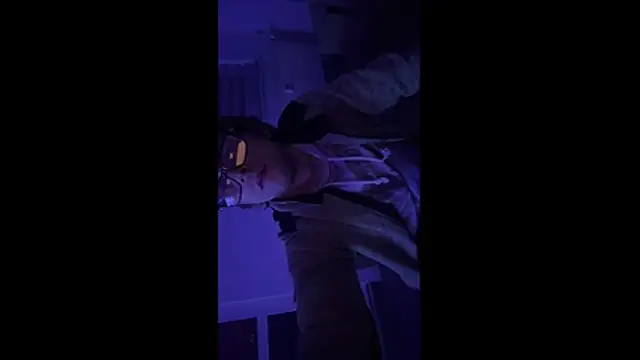 StephPra94 online show from November 9, 2025, 9:13 pm