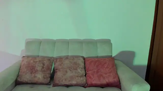 miadaviesx online show from November 6, 2025, 1:12 pm